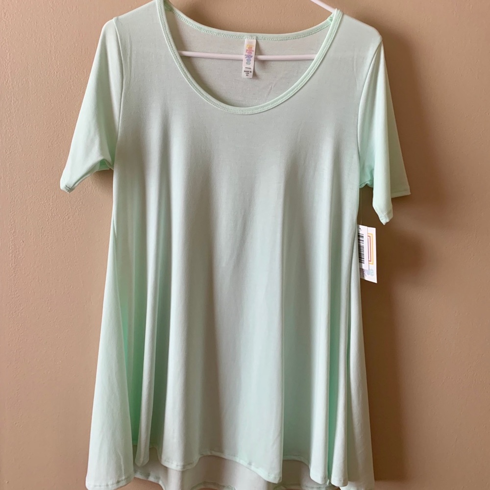 NWT Lularoe Perfect-T